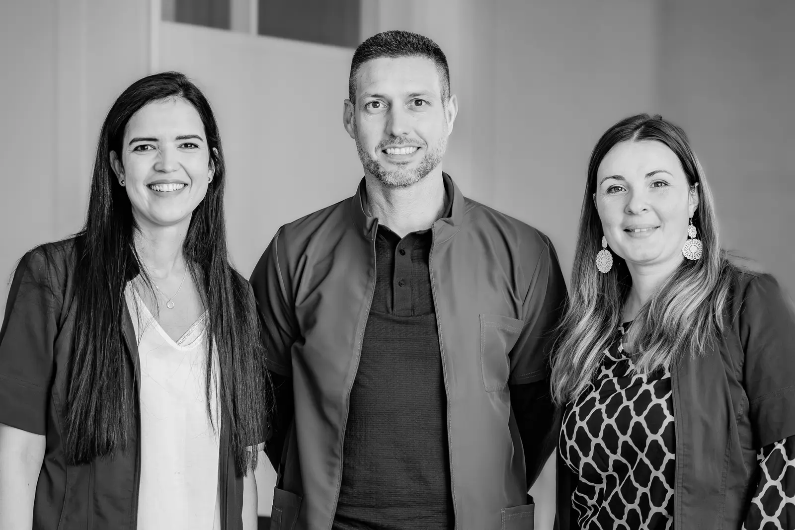 Portrait d'équipe noir et blanc réalisé en entreprise — BLH Photographie